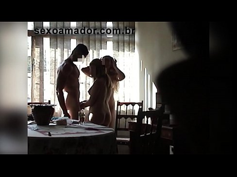 ❤️ Inimbitahan ng mga sex friends ang isang higanteng lalaki at isang threesome kasama niya ☑ super porn sa amin ❤