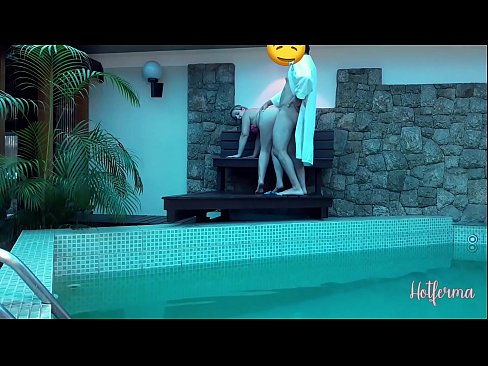 ❤️ Inaanyayahan ni Boss ang kasambahay sa pool, ngunit hindi napigilan ang init ☑ super porn sa amin ❤