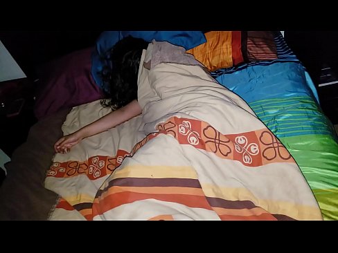 ❤️ Pinupunasan ng stepson ang kanyang batang madrasta habang natutulog ito. ☑ super porn sa amin ❤